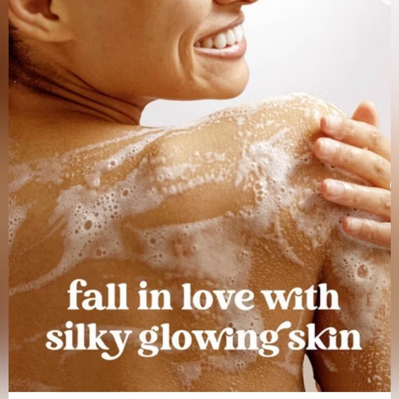 Dove Beauty Limited Edition Holiday Treat Mini Body Washes Giftpack - Picture 2 of 3